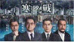 青龙湖公园湖岸柳树与远山轮廓